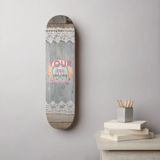 Rustikale Spitzen- und Holzboho-Boutique-Bauern Ma Skateboard (Wandkunst)