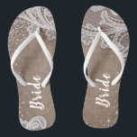 Rustikale Spitzen- und Silberbräute, silberne Glit Badesandalen<br><div class="desc">Eleganter,  Vintager Spitz und glänzender silberner Glitzer auf rustikalem Burlhintergrund,  großartige Brauereigeschenke für Braut in rustikaler Hochzeit,  Scheunenhochzeit und Hochzeit auf dem Land. Sehen Sie sich alle passenden Stücke in der Sammlung an.</div>