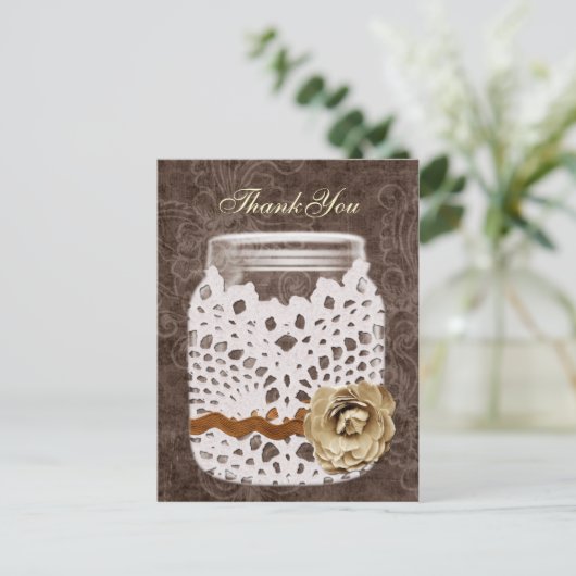 Rustikale Spitzen wrapped Mason Jar Wedding Postkarte (Stehend Vorderseite)