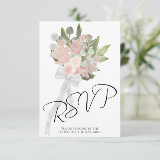 Rustikale Spring Bouquet Coral Pink & Mauve Weddin RSVP Karte (Stehend Vorderseite)