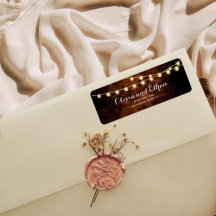 Rustikale Stallenholz-String-Lights Hochzeitadress