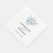 Rustikale staubblaue Wasserfarben Blumen & Blätter Serviette (Ecke)