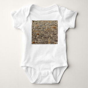 Rustikale Steinmauer, strukturierte Dekoration Baby Strampler