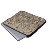Rustikale Steinmauer, strukturierte Dekoration Laptopschutzhülle (Vorne Knopf)