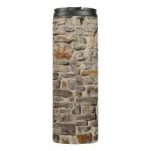 Rustikale Steinmauer, strukturierte Dekoration Thermosbecher (Rückseite)