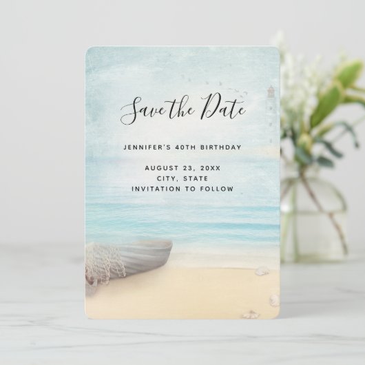 Rustikale Strandlandschaft mit Boot & Leuchtturm Save The Date (Stehend Vorderseite)