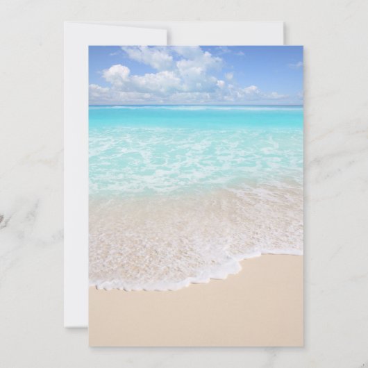 Rustikale String Lights Beach Hochzeit in Urlaubso Einladung (Rückseite)