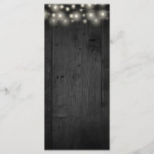 Rustikale String Lights Black Barn Wood Wedding Menükarte (Rückseite)