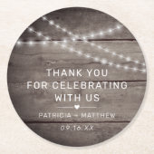 Rustikale String Lights-Gastgeschenk Hochzeit Runder Pappuntersetzer (Vorderseite)