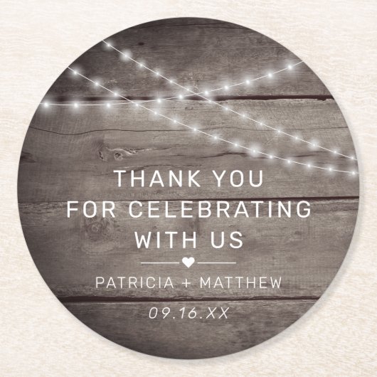 Rustikale String Lights-Gastgeschenk Hochzeit Runder Pappuntersetzer (Vorderseite)