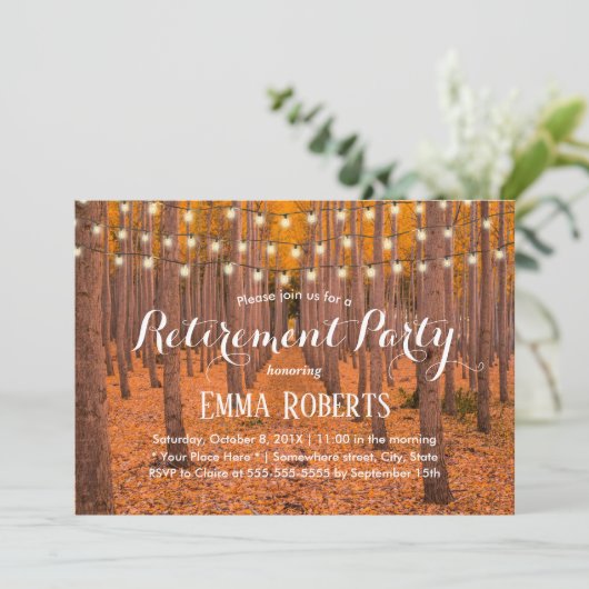 Rustikale String Lights Herbst Woods Retirement Einladung (Stehend Vorderseite)