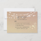 Rustikale String Lights Hochzeit RSVP Card mit Gol (Vorderseite)