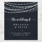 Rustikale String Lights Hochzeitweinetiketten Weinetikett (Einzelnes Label)