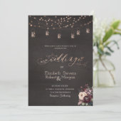 Rustikale String Lights Mason Jar Rose Hochzeit Einladung (Stehend Vorderseite)