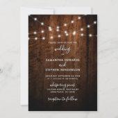 Rustikale String Lights & Wood Wedding Einladung (Vorderseite)
