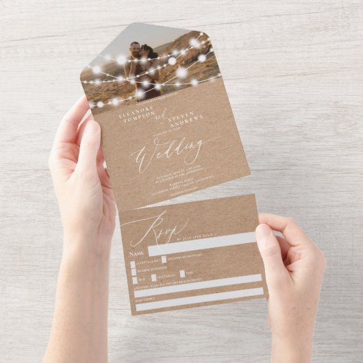 Rustikale Stringlichts braune Foto-Hochzeit All In One Einladung (Abreißen)