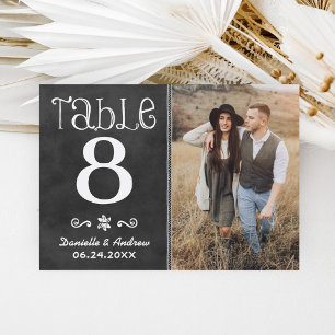 Rustikale Tafelnummer-Hochzeitsfoto-Karte mit Krei Einladung