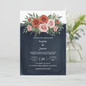Rustikale Terracotta Rose Hochzeit Einladung (Stehend Vorderseite)