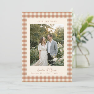 Rustikale Terrakotta-Gingham-Karo-Hochzeitsfotos Save The Date