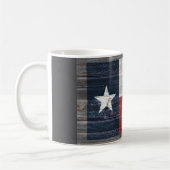 Rustikale Texas Lone Star Flagge auf verwittertem Kaffeetasse (Links)