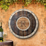 Rustikale Tone Monogramm braun und Tan Dartscheibe<br><div class="desc">Dieses Rustic Wood Tone Monogram Dart Board ist eine großartige Ergänzung zu Ihrem Familiensaal. Spielspass für stundenlange Unterhaltung. Passen Sie Ihren Namen an. (Simulatives Holzgrafik)</div>