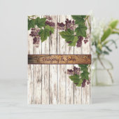 Rustikale Trauben Weinkeller Hochzeit Einladung (Stehend Vorderseite)