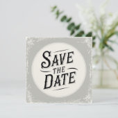 Rustikale Typografie-Hochzeit Save The Date (Stehend Vorderseite)