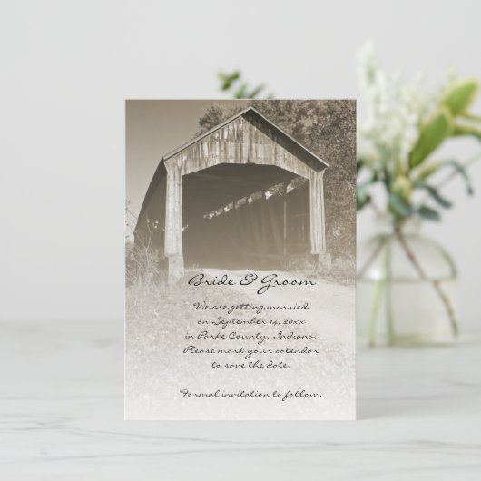 Rustikale überdachte Bridge Wedding rettet das Dat Save The Date (Stehend Vorderseite)
