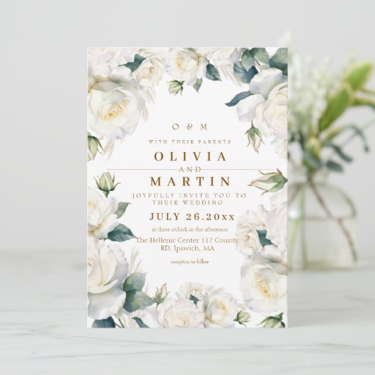 Rustikale und elegante White Roses Wedding Einladung (Stehend Vorderseite)