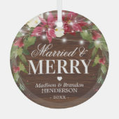 Rustikale Verheiratete und fröhliche Weihnachtsver Ornament Aus Glas (Vorderseite)