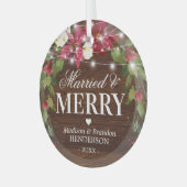 Rustikale Verheiratete und fröhliche Weihnachtsver Ornament Aus Glas (Vorderseite links)