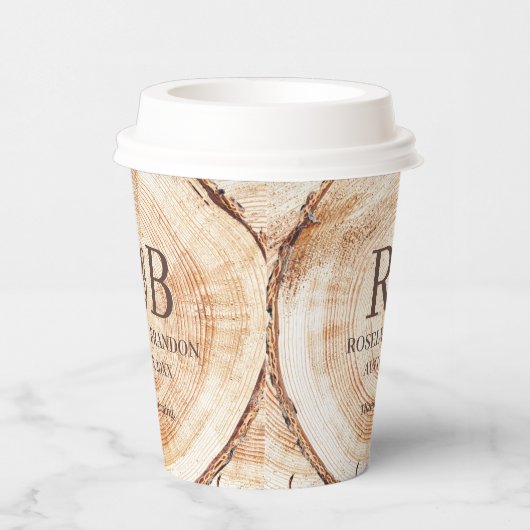 Rustikale Verlobung-Hochzeitung mit Holzschnitt Pappbecher (Rechts)