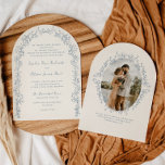 Rustikale Vintage Blumenstrasse Einladung<br><div class="desc">Erleben Sie Ihre Hochzeitsfeier mit unserer bogenförmigen Hochzeitseinladung, die das zarte Gleichgewicht von Vintagem Charme und rustikaler Eleganz verkörpert. Diese exquisite Einladung ist perfekt für Paare, die die Kunst des zeitlosen Designs zu schätzen wissen und eine faszinierende Einführung in Ihren besonderen Tag bieten. Die einzigartige Arch-Silhouette der Einladung sorgt für...</div>
