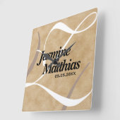 Rustikale, Vintage Mongram Burlap Wedding Quadratische Wanduhr (Winkel)