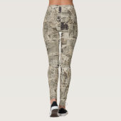 Rustikale Vintage-Zeitungs-Patchwork-Collage Leggings (Rückseite)