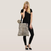 Rustikale Vintage-Zeitungs-Patchwork-Collage Tasche (Am Model)