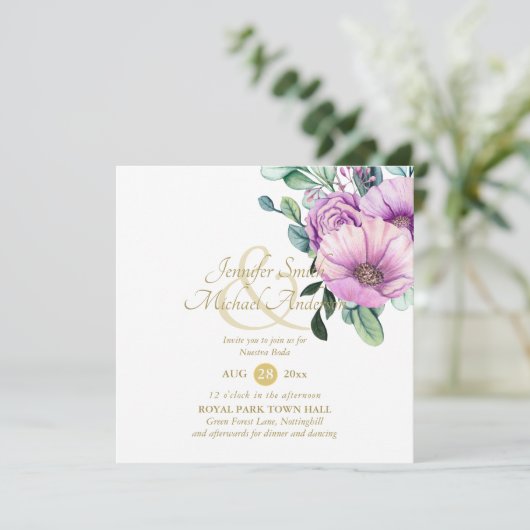 Rustikale violette Blumen Nuestra Boda Einladung (Stehend Vorderseite)