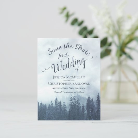Rustikale Wälder Blaue Pinien Hochzeit speichern d Ankündigungspostkarte (Stehend Vorderseite)