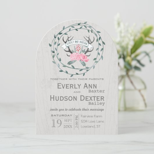 Rustikale Waldgarland Antler Barn Wood Wedding Einladung (Stehend Vorderseite)