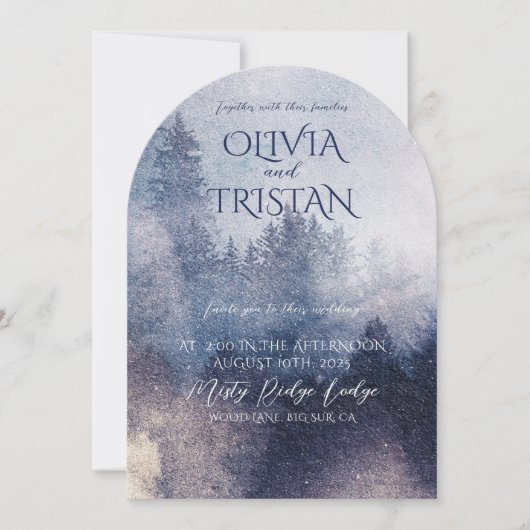 Rustikale Waldnebelbaume verzauberte Hochzeit Einladung (Vorderseite)