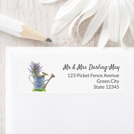 Rustikale Wasserdose und Lavendel-Rücksendeadresse (Insitu)