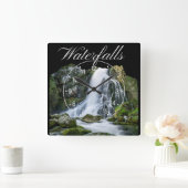 Rustikale Wasserfälle Quadratische Wanduhr (Zuhause)