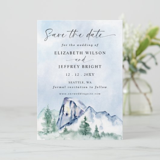Rustikale Wasserfarbengebirge Pine Winter Wedding Save The Date (Stehend Vorderseite)
