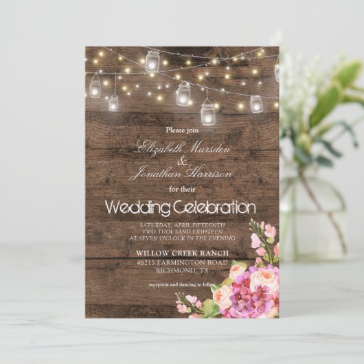 Rustikale Weckglas-Lichter erröten Blumenhochzeit Einladung (Stehend Vorderseite)