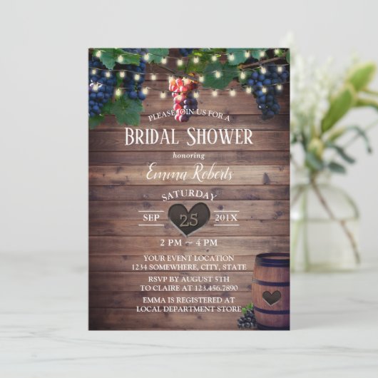 Rustikale Weinkultur und Erde Weintrauben Brautpar Einladung (Stehend Vorderseite)