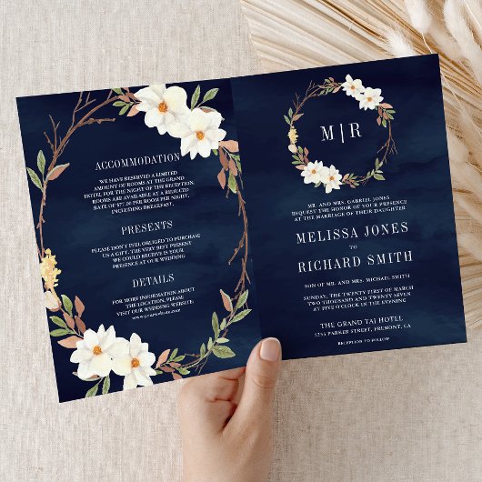 Rustikale weiße Magnolien-Blumen-QR-Code-Navy-Hoch Einladung