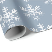 Rustikale weiße Schneeflocken Dusty Blue Geschenkpapier (Rolleneckpunkt)