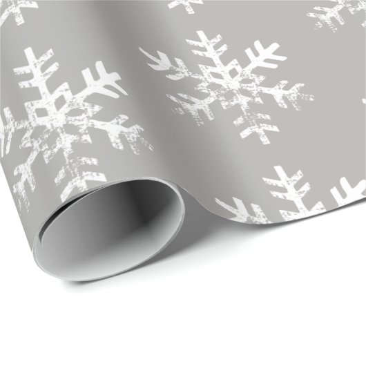 Rustikale weiße Schneeflocken Grau Geschenkpapier (Rolleneckpunkt)
