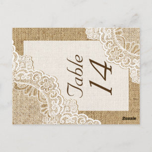 Rustikale weiße Spitze auf Jute-Hochzeitstisch-Num Postkarte