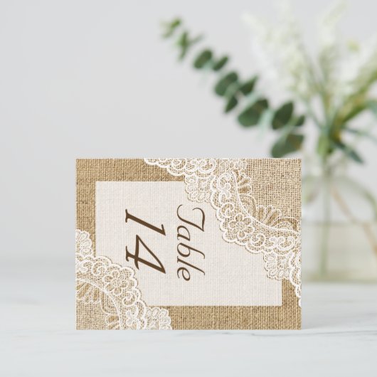 Rustikale weiße Spitzen auf Tischnummer (Stehend Vorderseite)